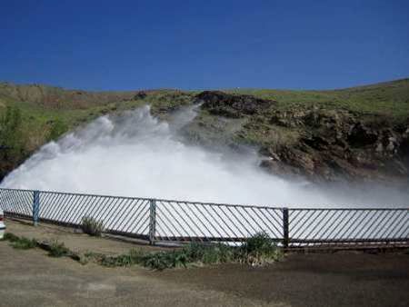 سرریز شدن سد مخزنی گلپایگان 